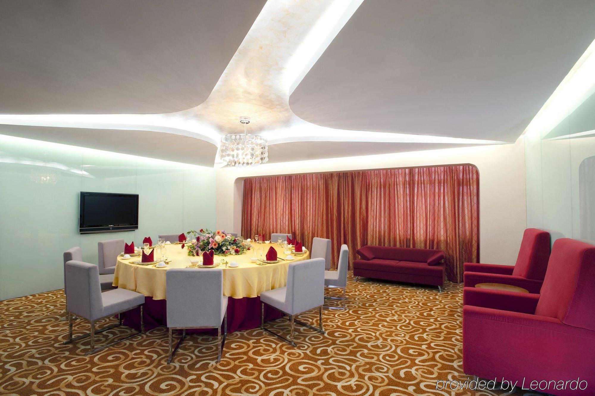 Holiday Inn Express Tianjin Binhai Restaurant photo